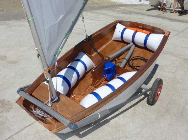 Ahşaptan Yapılmış Optimist Yelken Teknesi