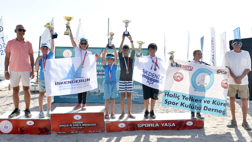 Hirfanlı Baraj Gölü Optimist Yarışları Junior Genel Kategorisi